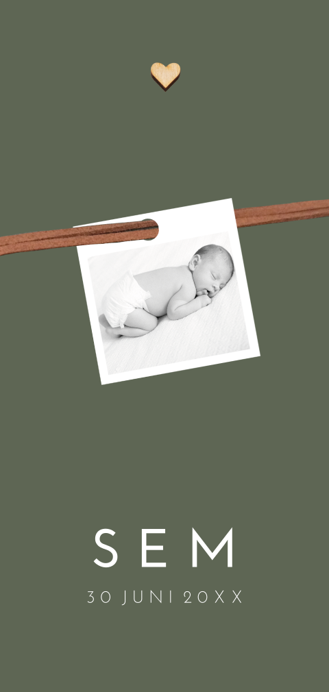 Stoer geboortekaartje houten hartje fotolabel